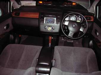 2005 Nissan Tiida Latio Images