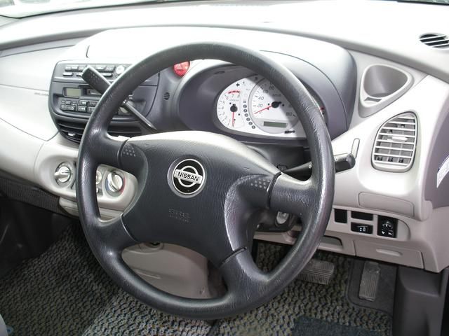 2001 Nissan Tino