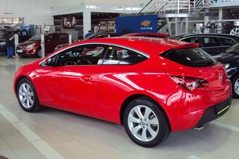 2011 Opel Astra Photos