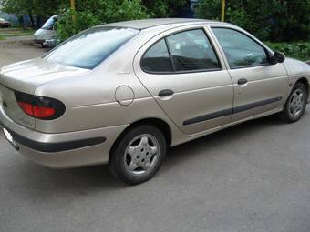 1998 Renault Megane Photos