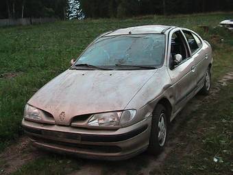 1998 Renault Megane Pictures