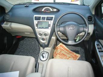 2006 Toyota Belta Photos