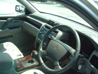 1999 Toyota Crown Pictures