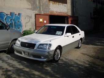 1999 Toyota Crown Wallpapers