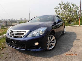 2010 Toyota Crown Hybrid Pictures