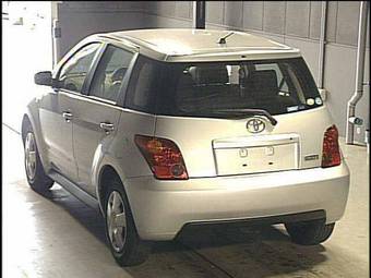 2004 Toyota ist Photos