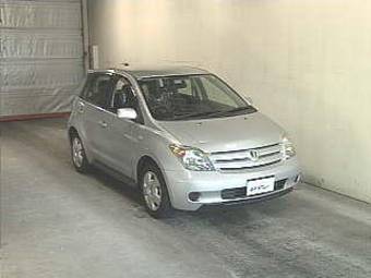 2005 Toyota ist Photos