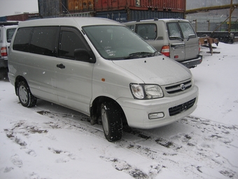 2000 Toyota Noah