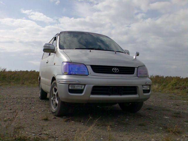 2000 Toyota Noah