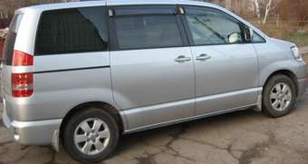 2001 Toyota Noah Pictures