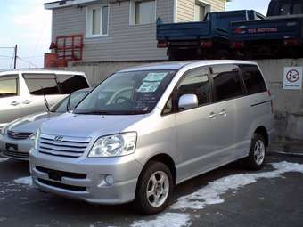 2002 Toyota Noah Pics