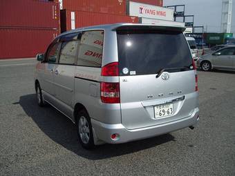 2002 Toyota Noah Photos
