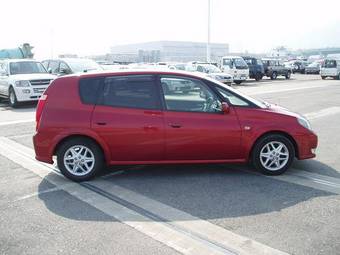 2003 Toyota Opa Photos