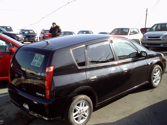 2004 Toyota Opa