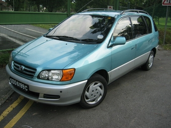 2000 Toyota Picnic