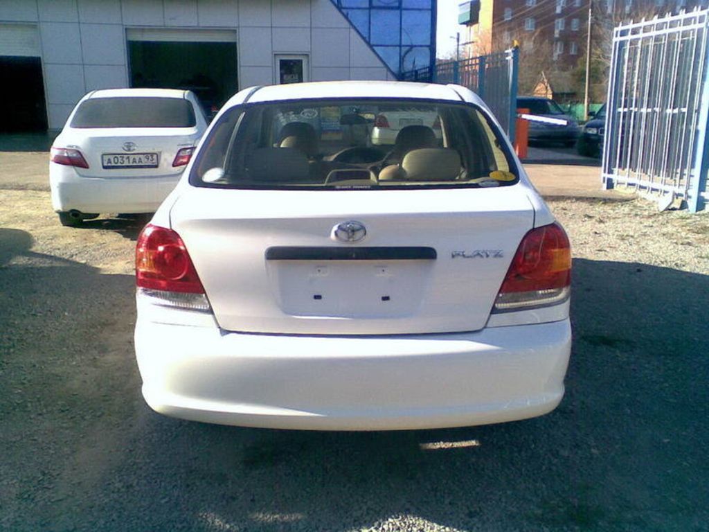 Toyota platz 2003 specs