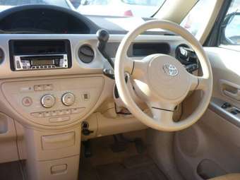 2005 Toyota Porte Photos