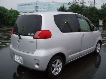 2005 Toyota Porte Photos
