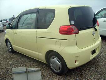 2006 Toyota Porte Pictures