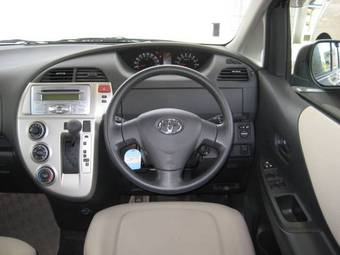 2008 Toyota Ractis Pictures