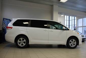 2010 Toyota Sienna Wallpapers