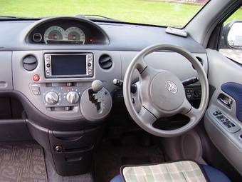 2003 Toyota Sienta Pics