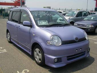 2004 Toyota Sienta Pictures