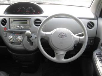 2006 Toyota Sienta Pictures