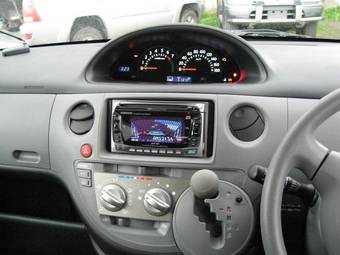 2009 Toyota Sienta Photos