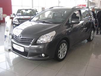 2011 Toyota Verso Pictures