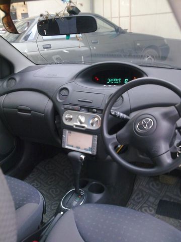 2004 Toyota Vitz