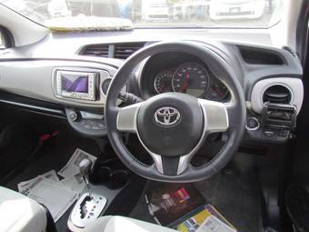 2011 Toyota Vitz Pictures