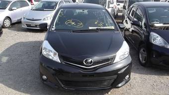 2011 Toyota Vitz Photos