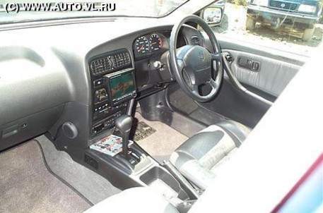 1995 Nissan Avenir