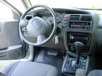2003 Chevrolet Tracker Pictures