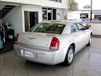 2005 Chrysler 300C Pictures