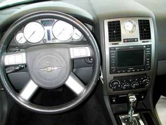 2005 Chrysler 300C Photos