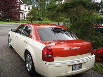 2005 Chrysler 300C Pictures