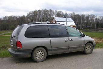 1999 Chrysler Voyager Pictures