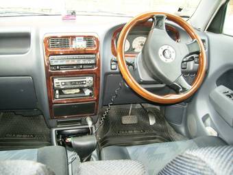 2001 Daihatsu Pyzar Pictures