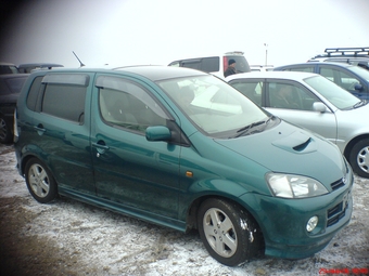 2000 Daihatsu YRV