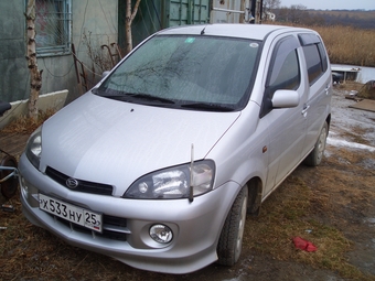 2000 Daihatsu YRV