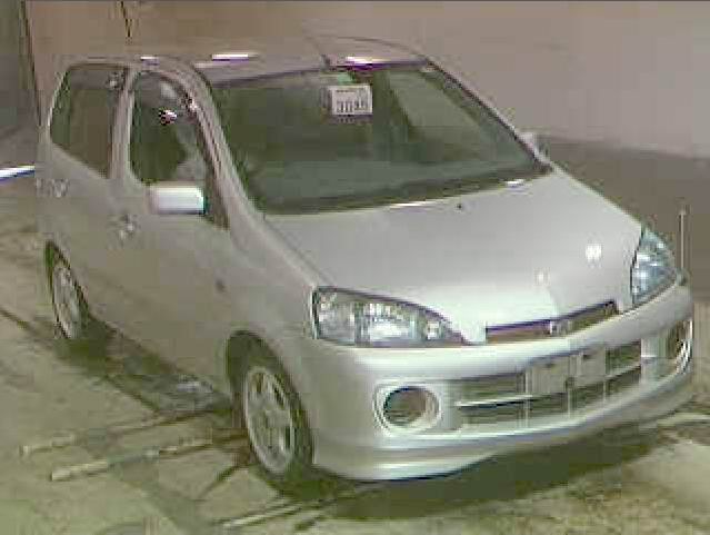 2000 Daihatsu YRV Pictures