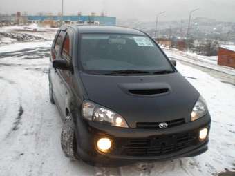 2001 Daihatsu YRV Pictures