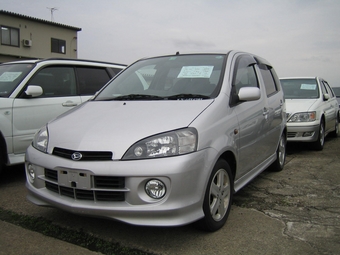 2002 Daihatsu YRV