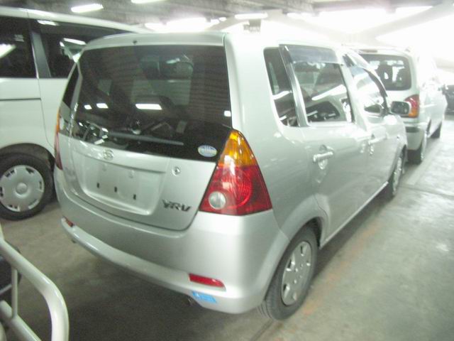 2002 Daihatsu YRV Images