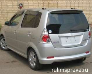 2002 Daihatsu YRV Pictures