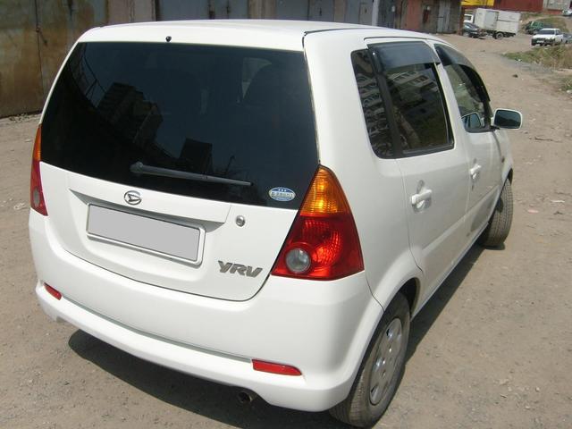 Daihatsu yrv 2003