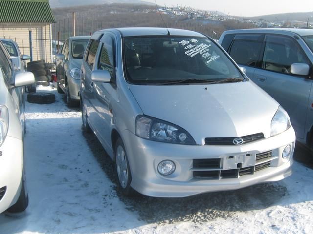 2005 daihatsu yrv