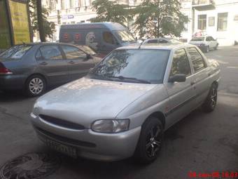 1998 Ford Escort Images